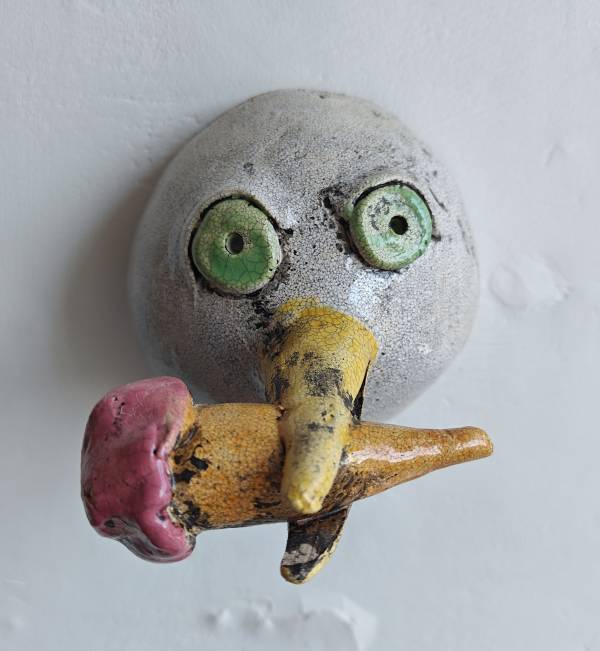 - a Ceramic by Heather Hunt, measuring 10 x 13 cm (H x W) £45